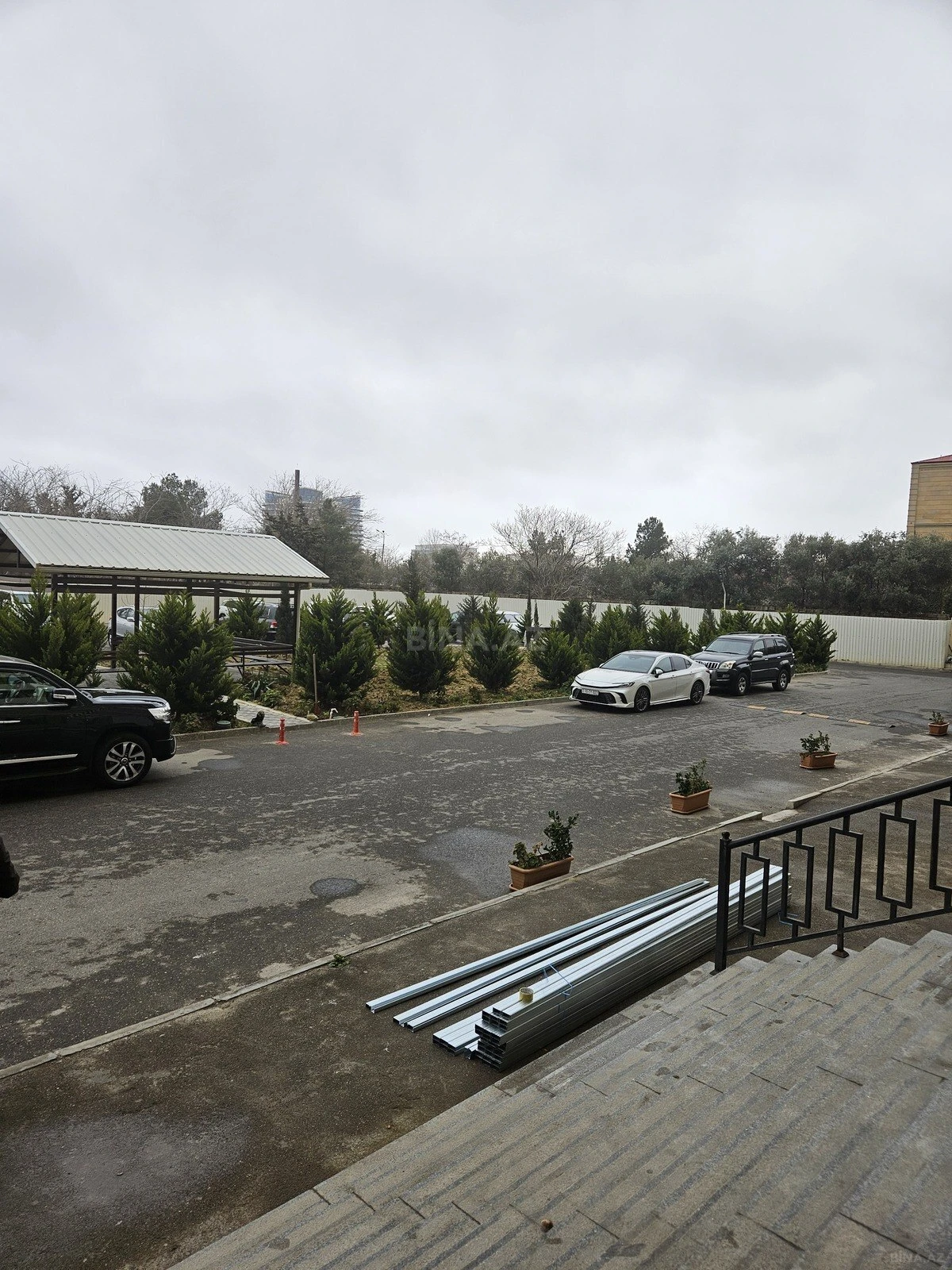 Satılır 3 otaqlı mənzil 131 m²