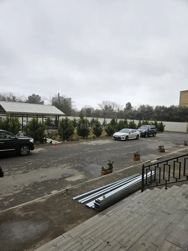 Satılır 3 otaqlı mənzil 131 m²