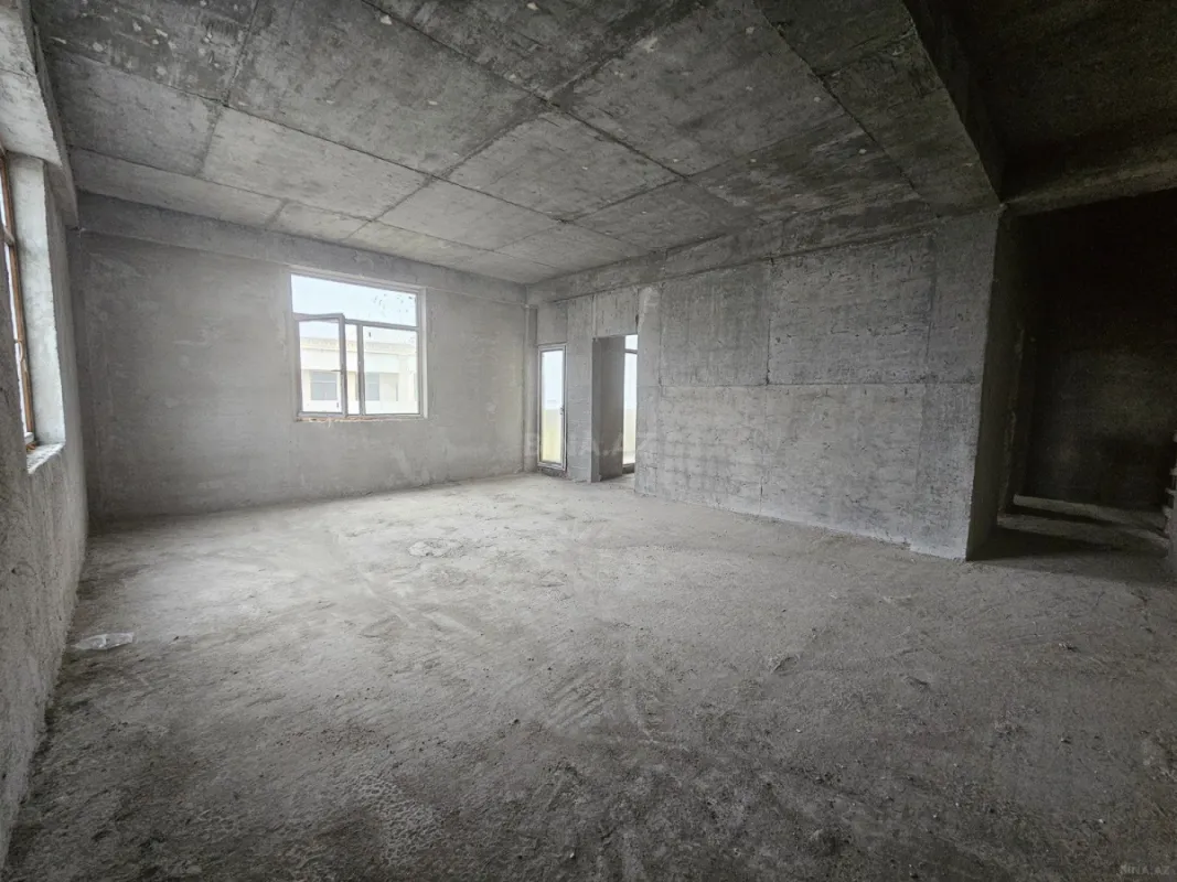 Satılır 3 otaqlı mənzil 131 m²