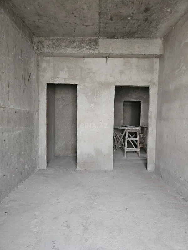 Satılır 3 otaqlı mənzil 131 m²