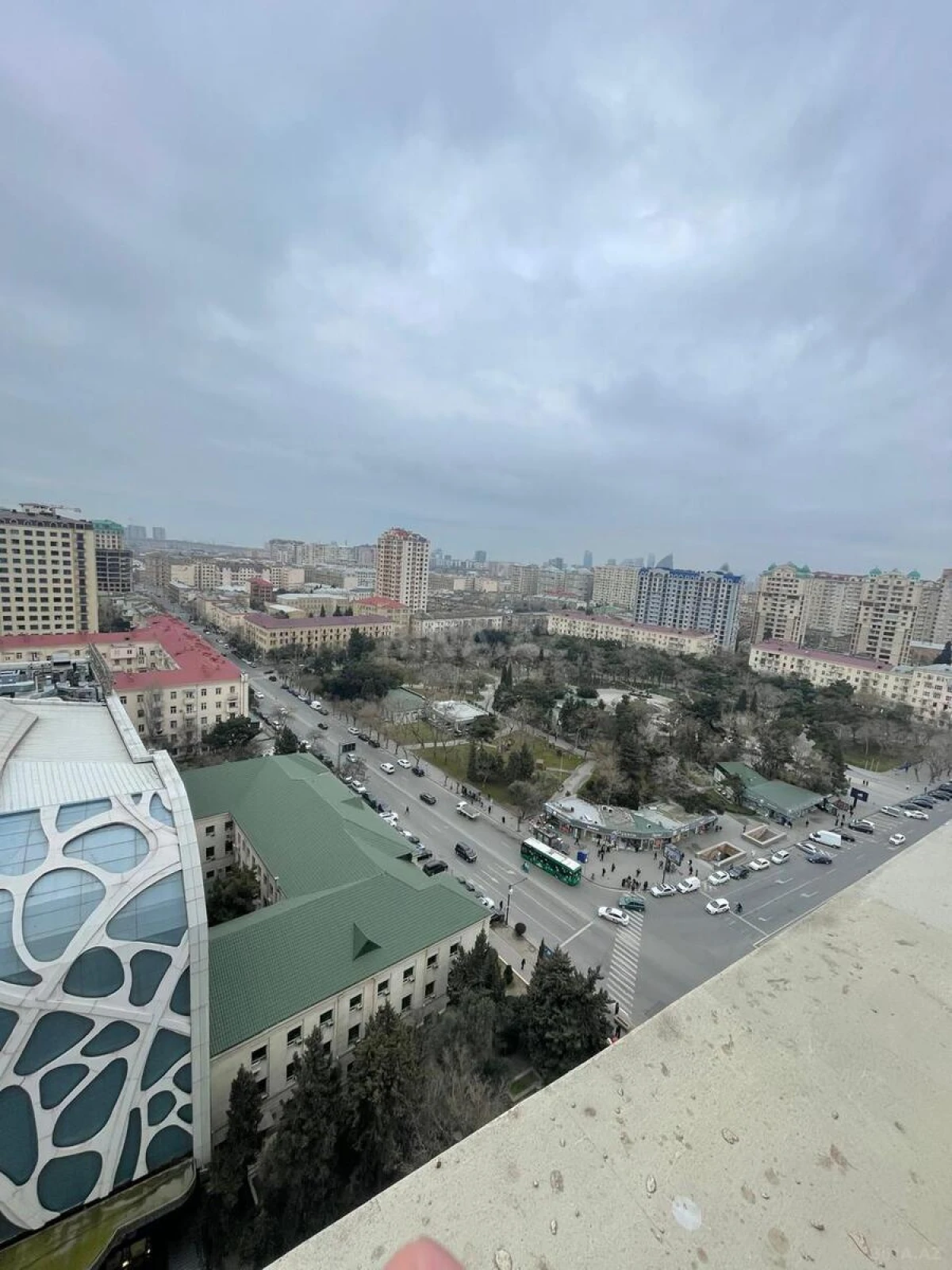 Satılır 3 otaqlı mənzil 122 m²