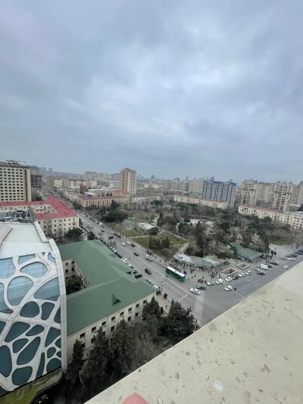 Satılır 3 otaqlı mənzil 122 m²