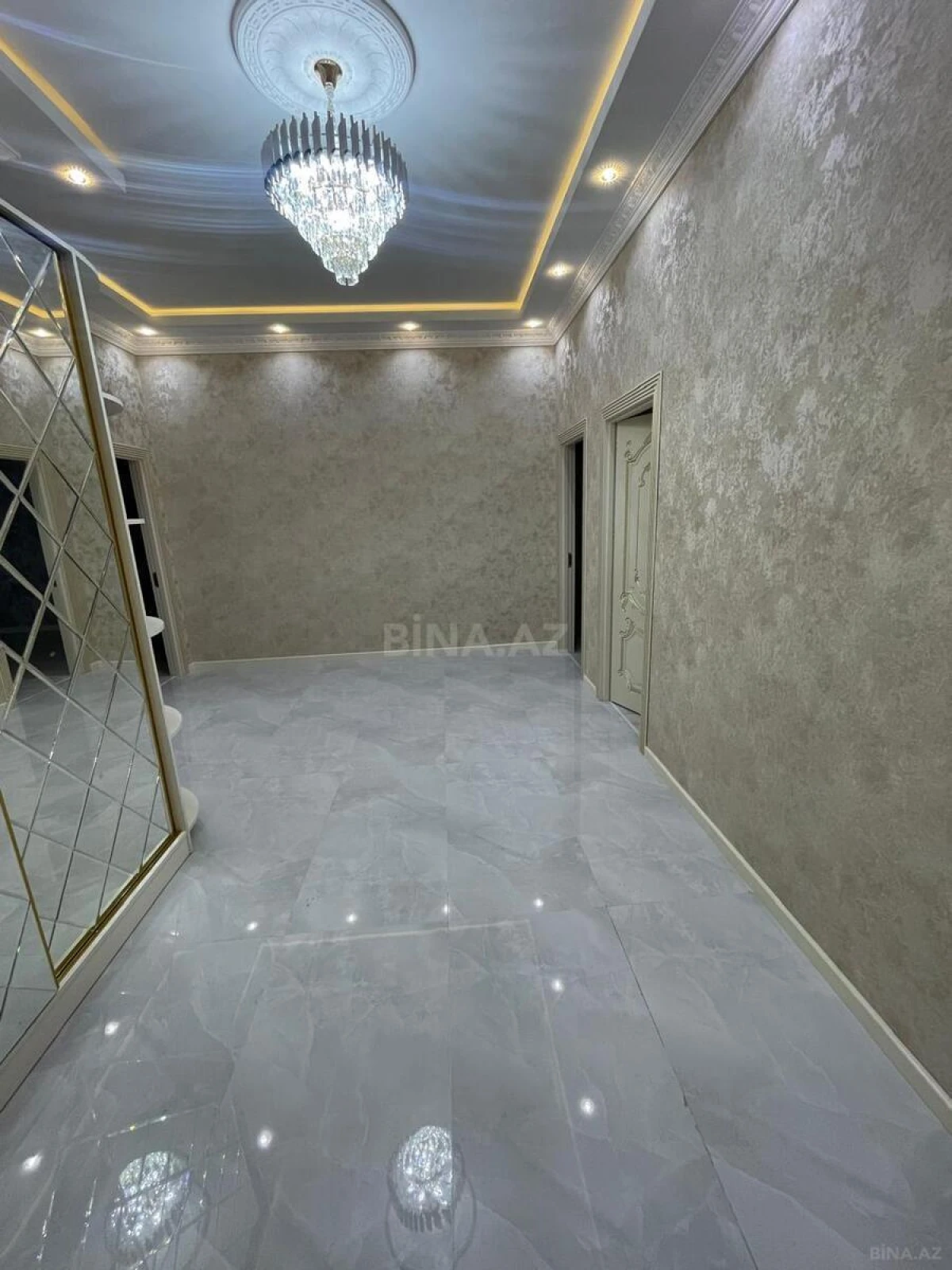 Satılır 3 otaqlı mənzil 122 m²