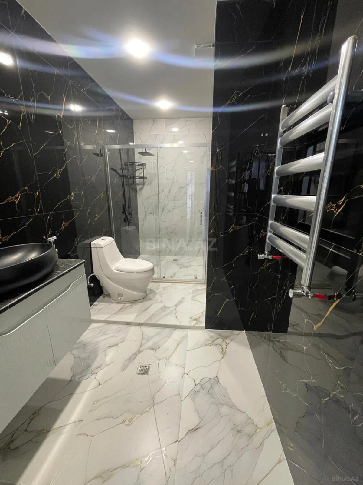 Satılır 3 otaqlı mənzil 122 m²