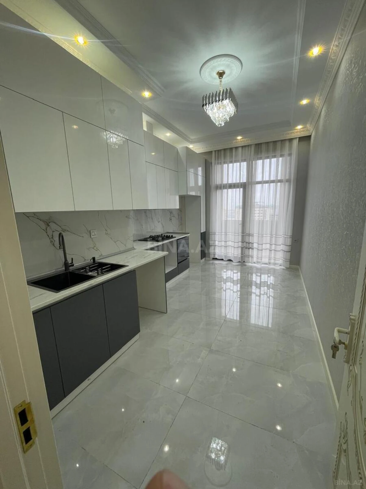 Satılır 3 otaqlı mənzil 122 m²
