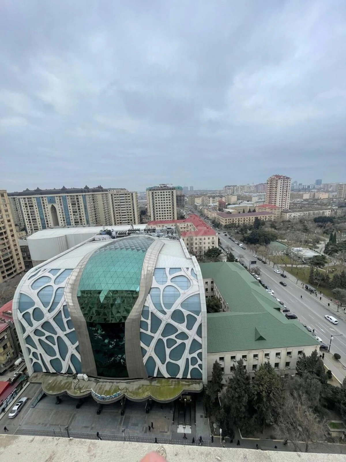 Satılır 3 otaqlı mənzil 122 m²