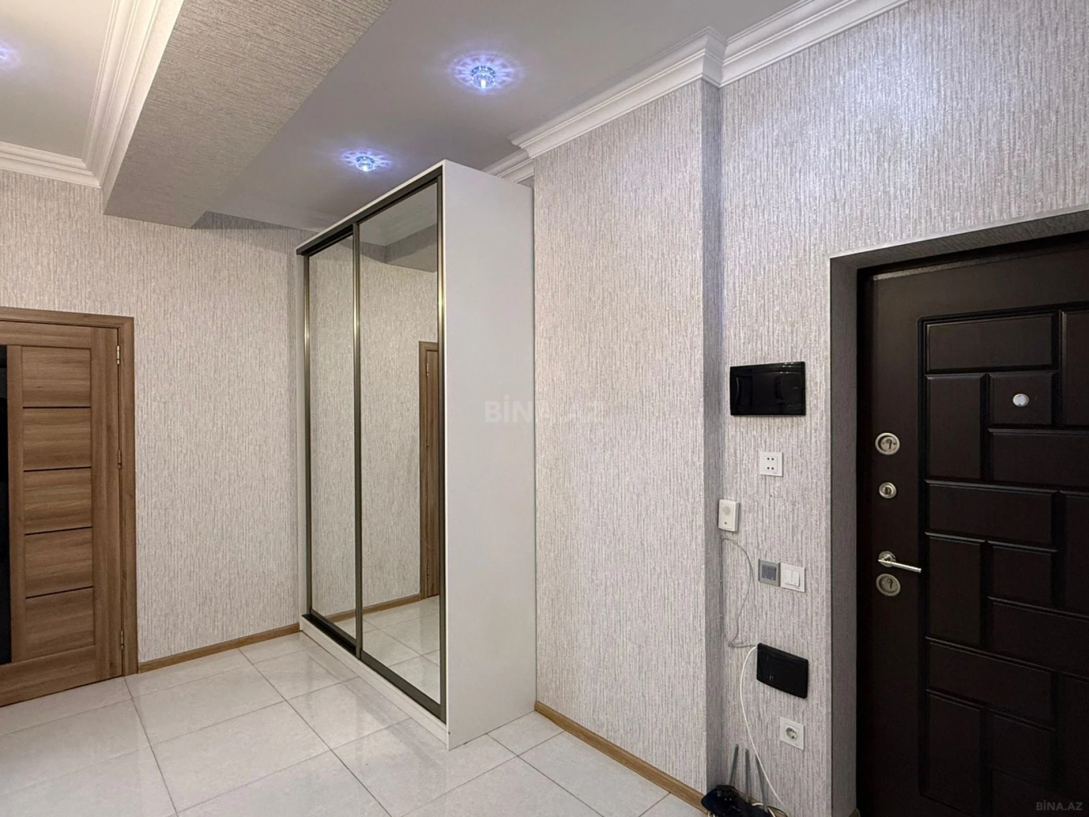 Kirayə verilir 2 otaqlı mənzil 85 m²
