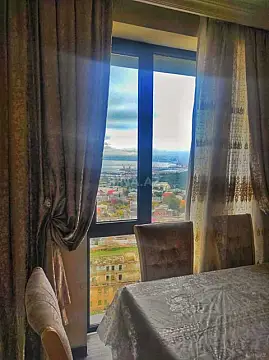 Satılır 3 otaqlı mənzil 125.6 m²