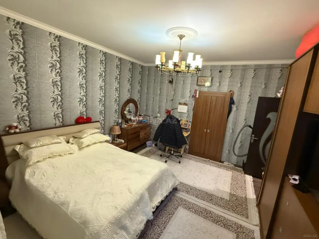 Satılır 4 otaqlı mənzil 130 m²