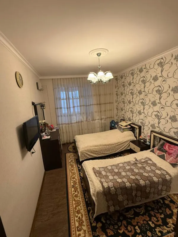 Satılır 4 otaqlı mənzil 130 m²