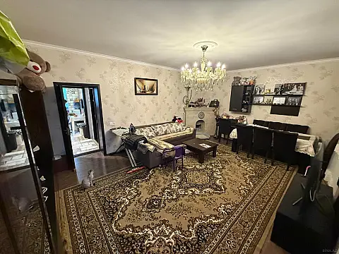 Satılır 4 otaqlı mənzil 130 m²