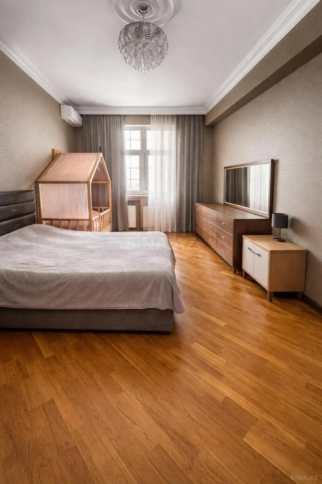 Satılır 3 otaqlı mənzil 122 m²