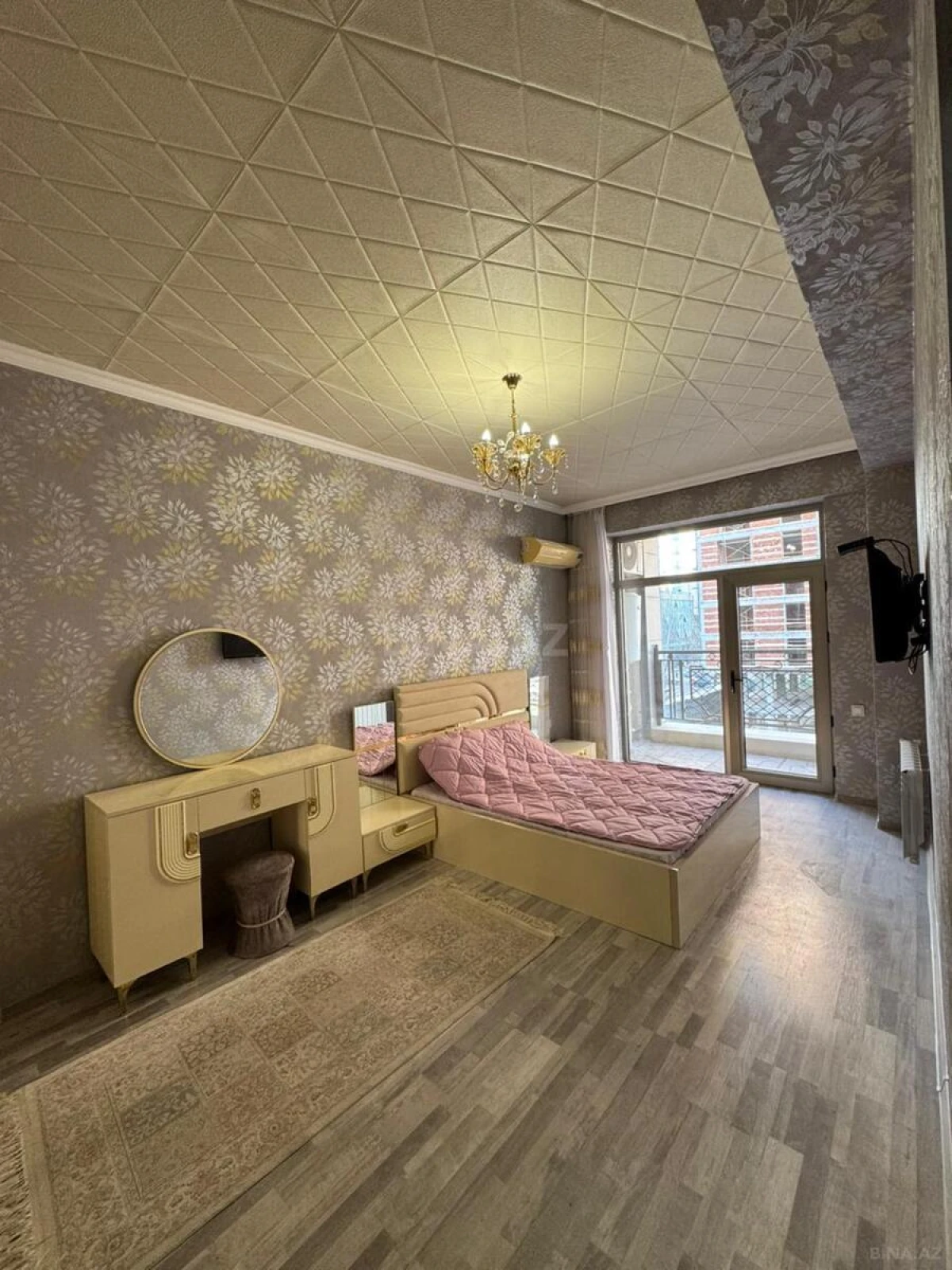Kirayə verilir 2 otaqlı mənzil 78 m²