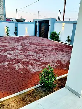 Satılır 4 otaqlı həyət evi 205 m²
