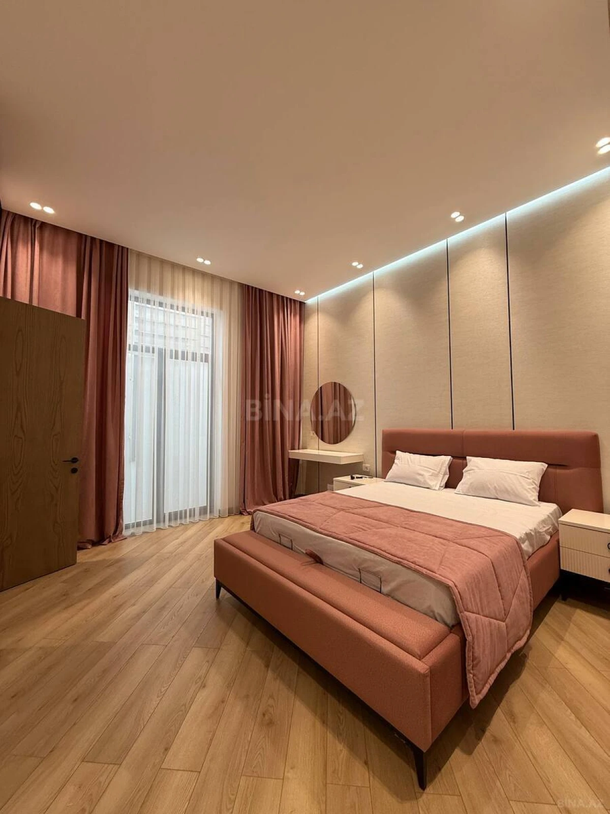 Satılır 5 otaqlı həyət evi 290 m²