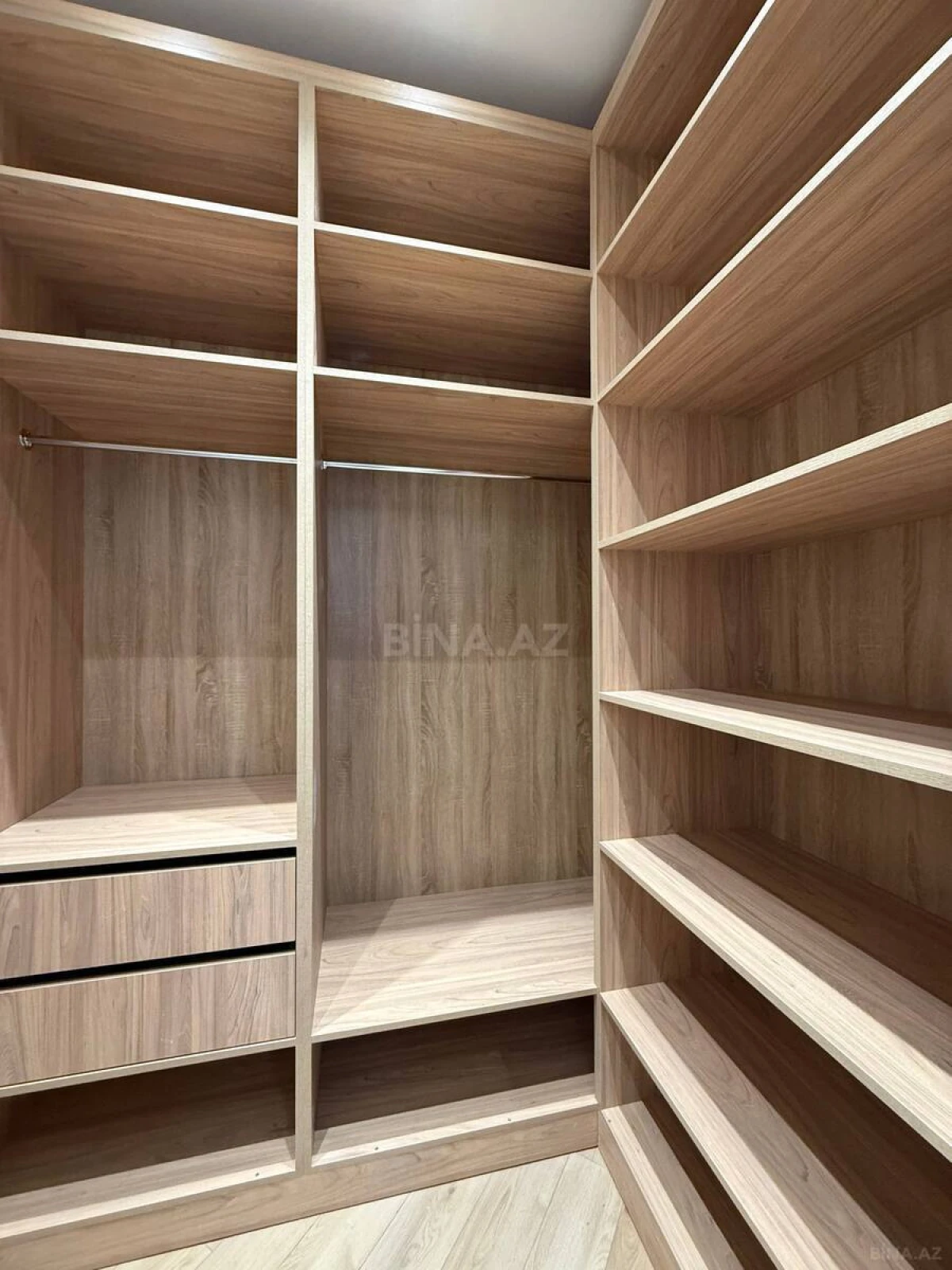 Satılır 5 otaqlı həyət evi 290 m²