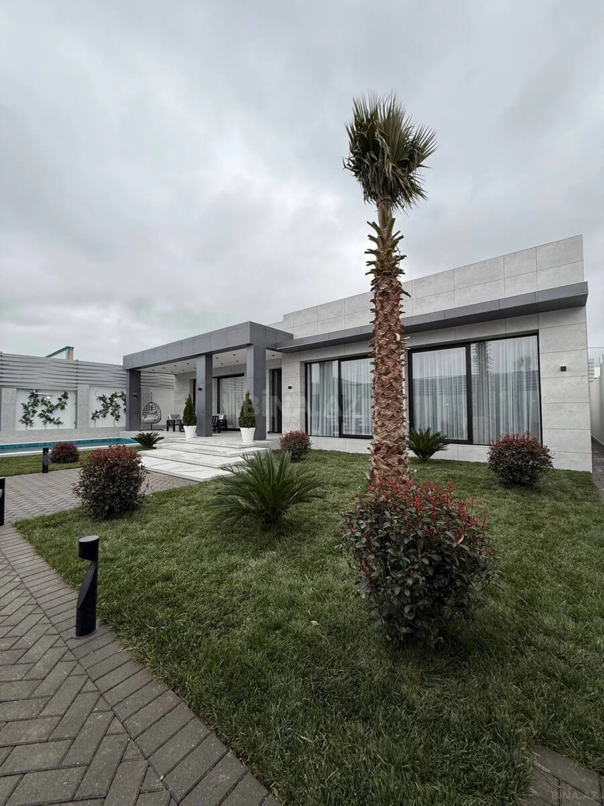 Satılır 5 otaqlı həyət evi 290 m²