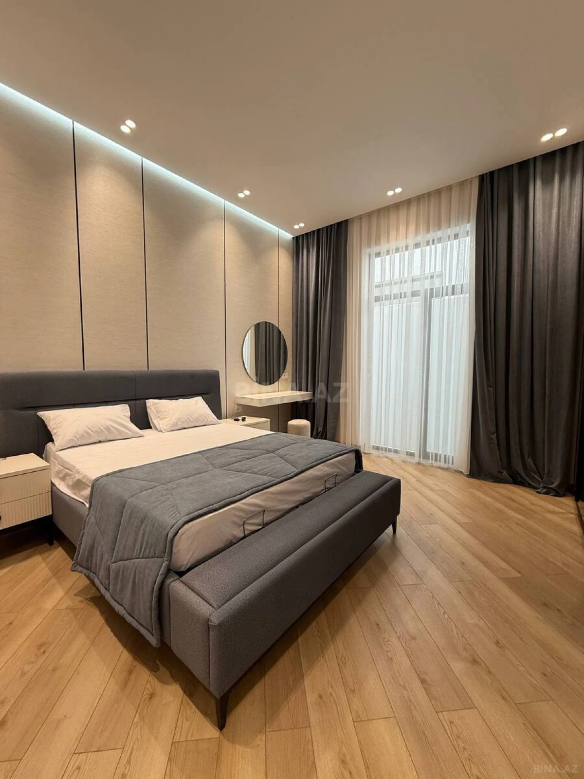 Satılır 5 otaqlı həyət evi 290 m²