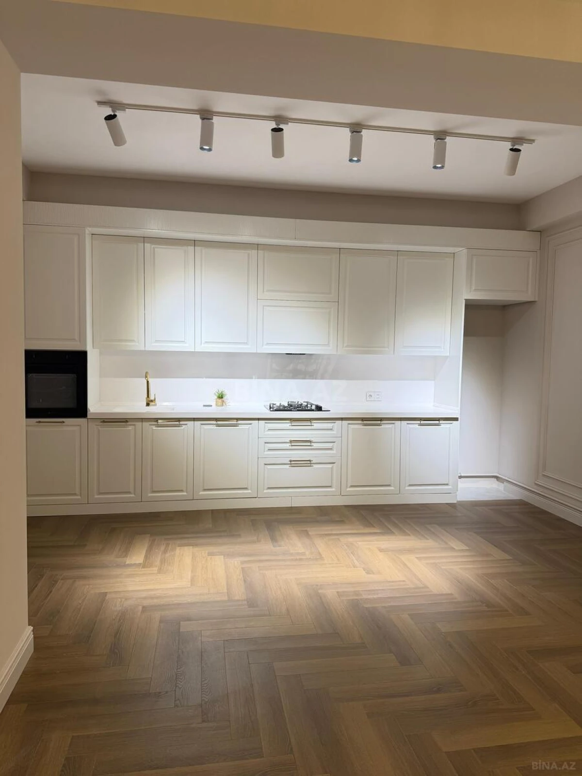 Satılır 3 otaqlı mənzil 110 m²