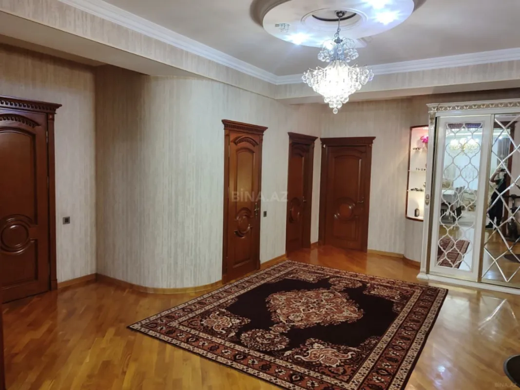 Satılır 3 otaqlı mənzil 125 m²