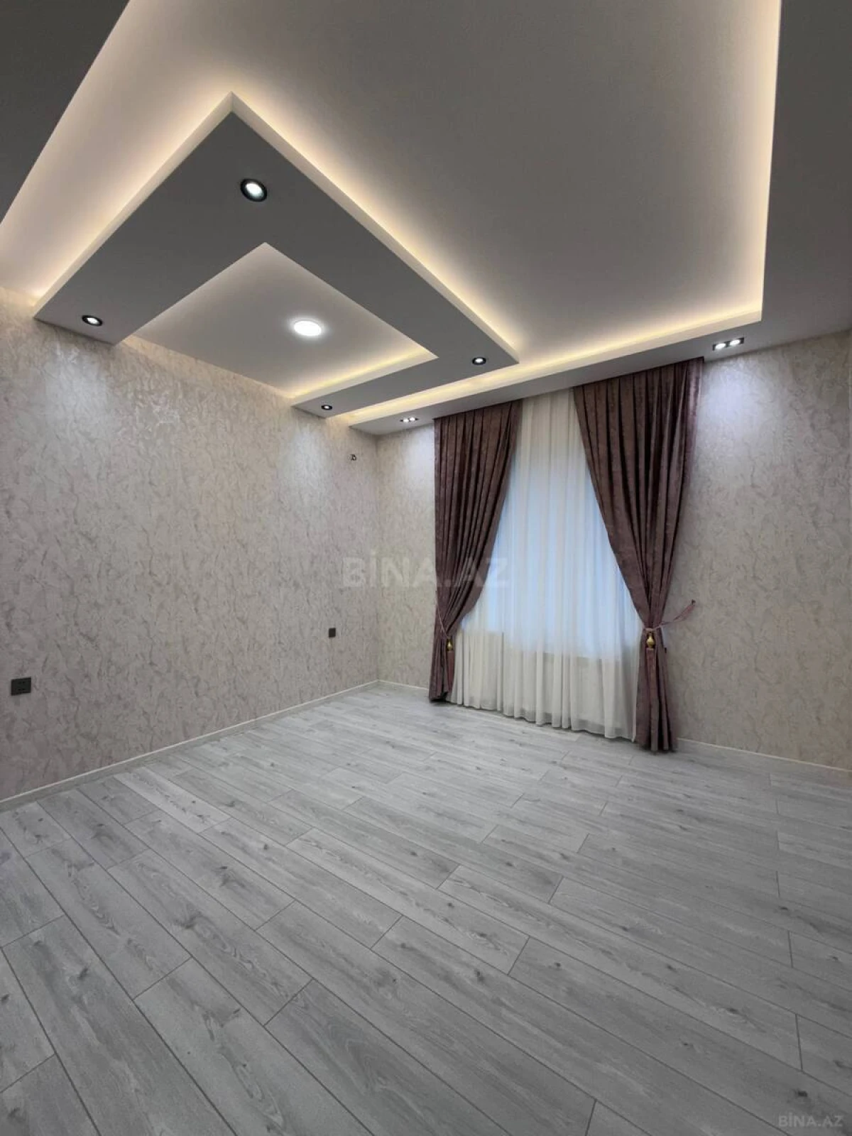 Satılır 6 otaqlı həyət evi 250 m²