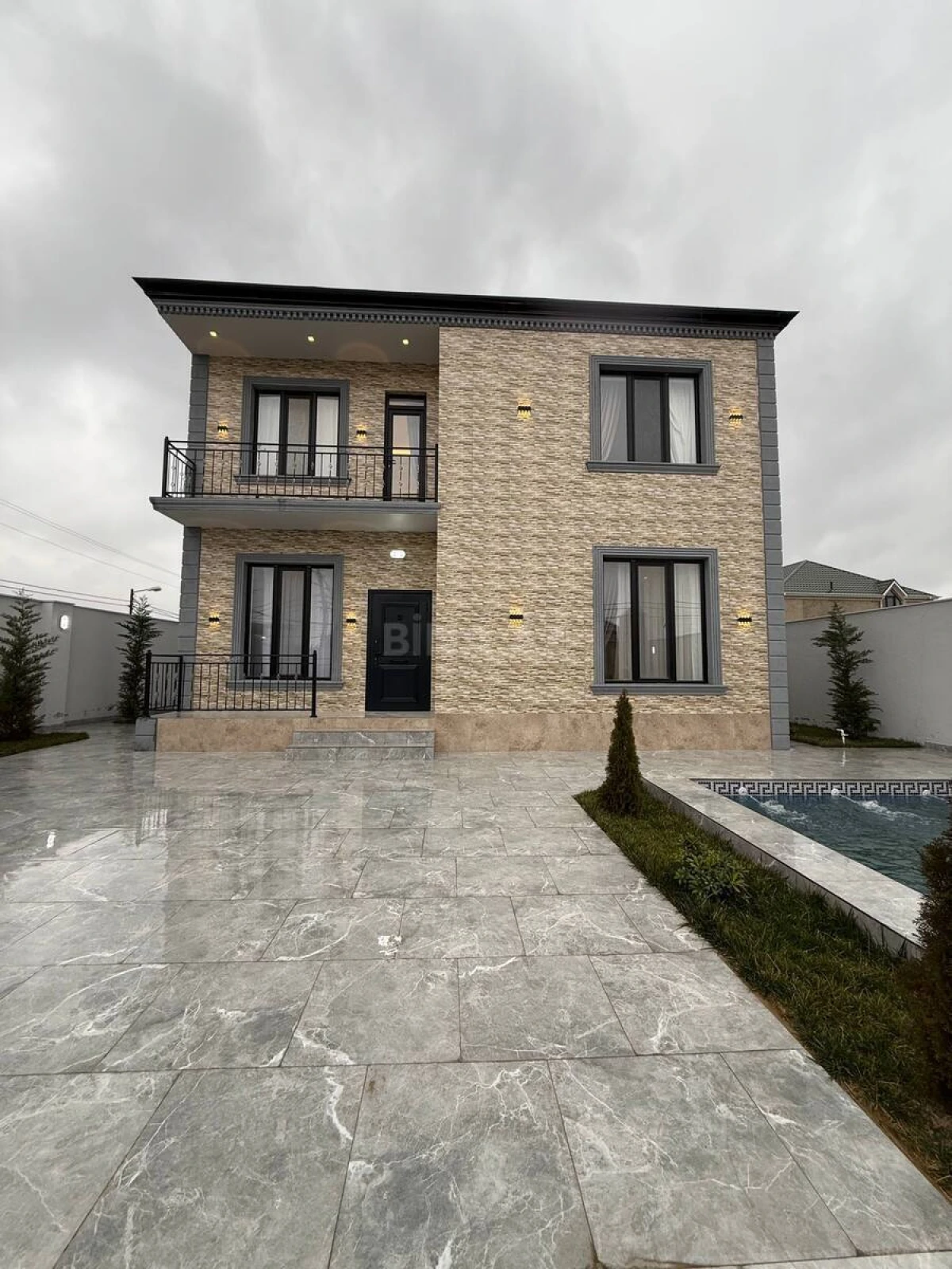 Satılır 6 otaqlı həyət evi 250 m²