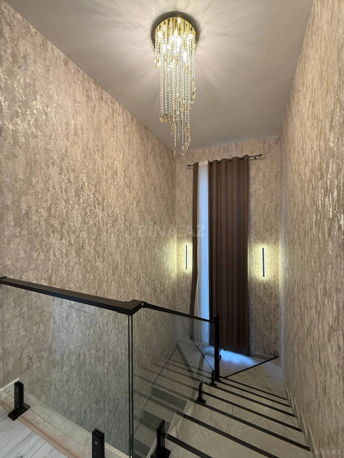 Satılır 6 otaqlı həyət evi 250 m²