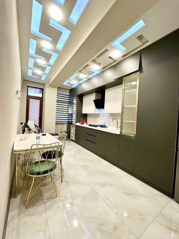 Kirayə verilir 3 otaqlı mənzil 140 m²