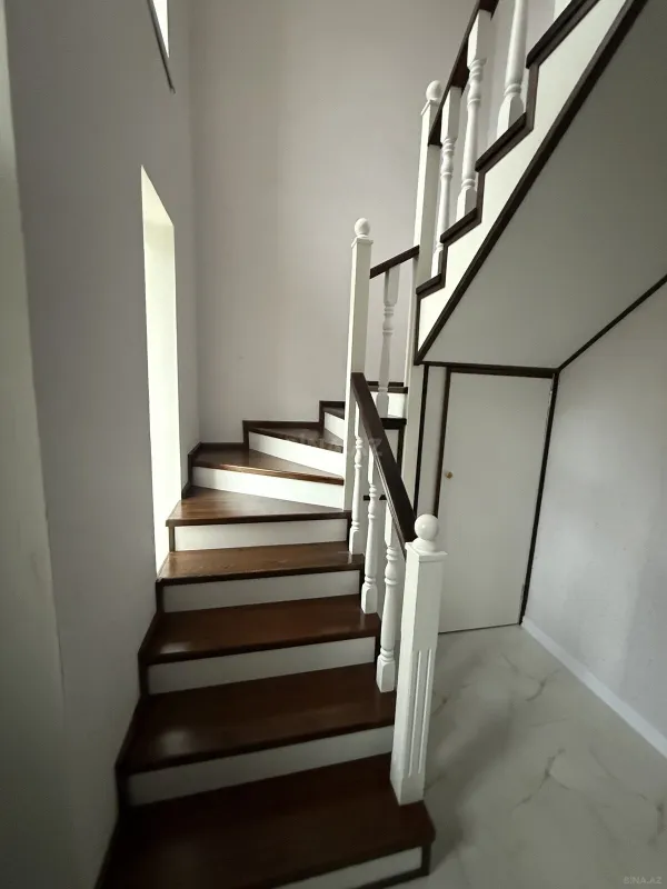 Satılır 4 otaqlı həyət evi 158 m²