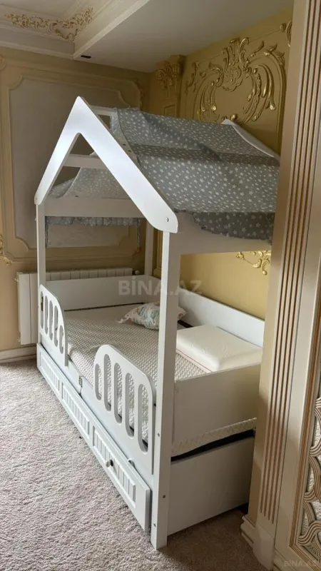 Satılır 3 otaqlı mənzil 178 m²