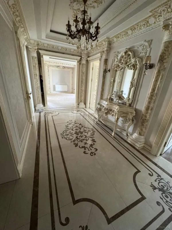 Satılır 3 otaqlı mənzil 178 m²