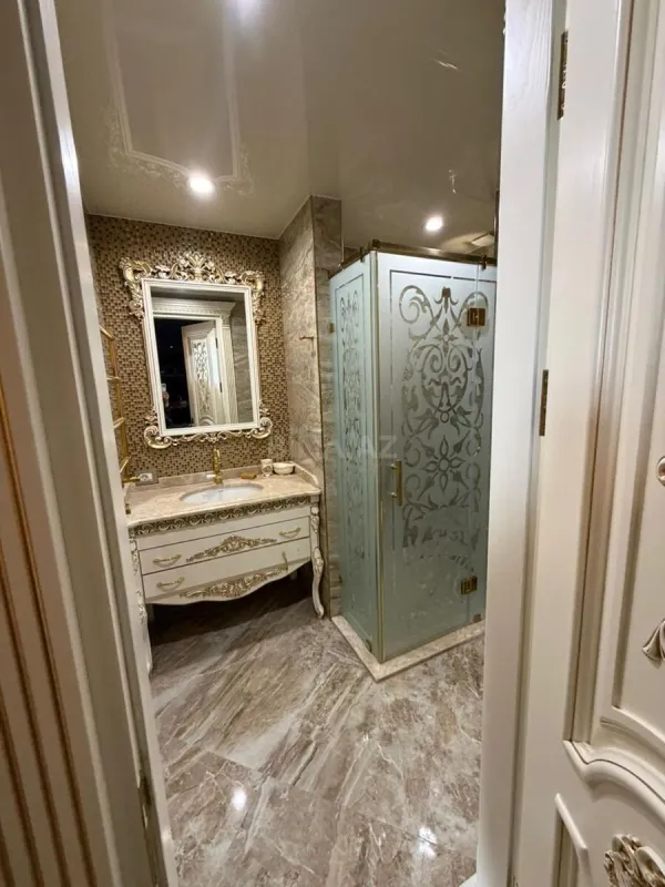 Satılır 3 otaqlı mənzil 178 m²