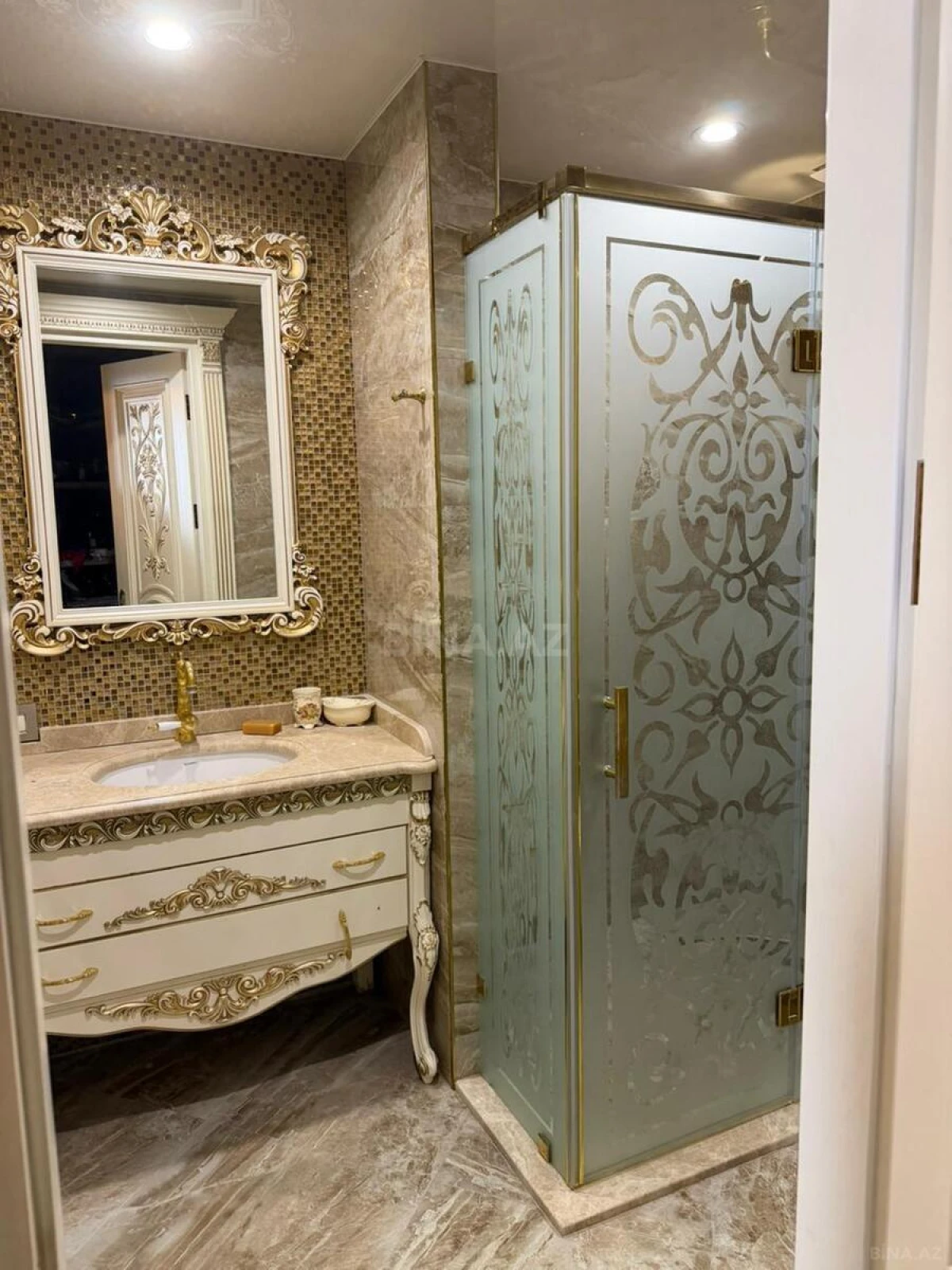 Satılır 3 otaqlı mənzil 178 m²