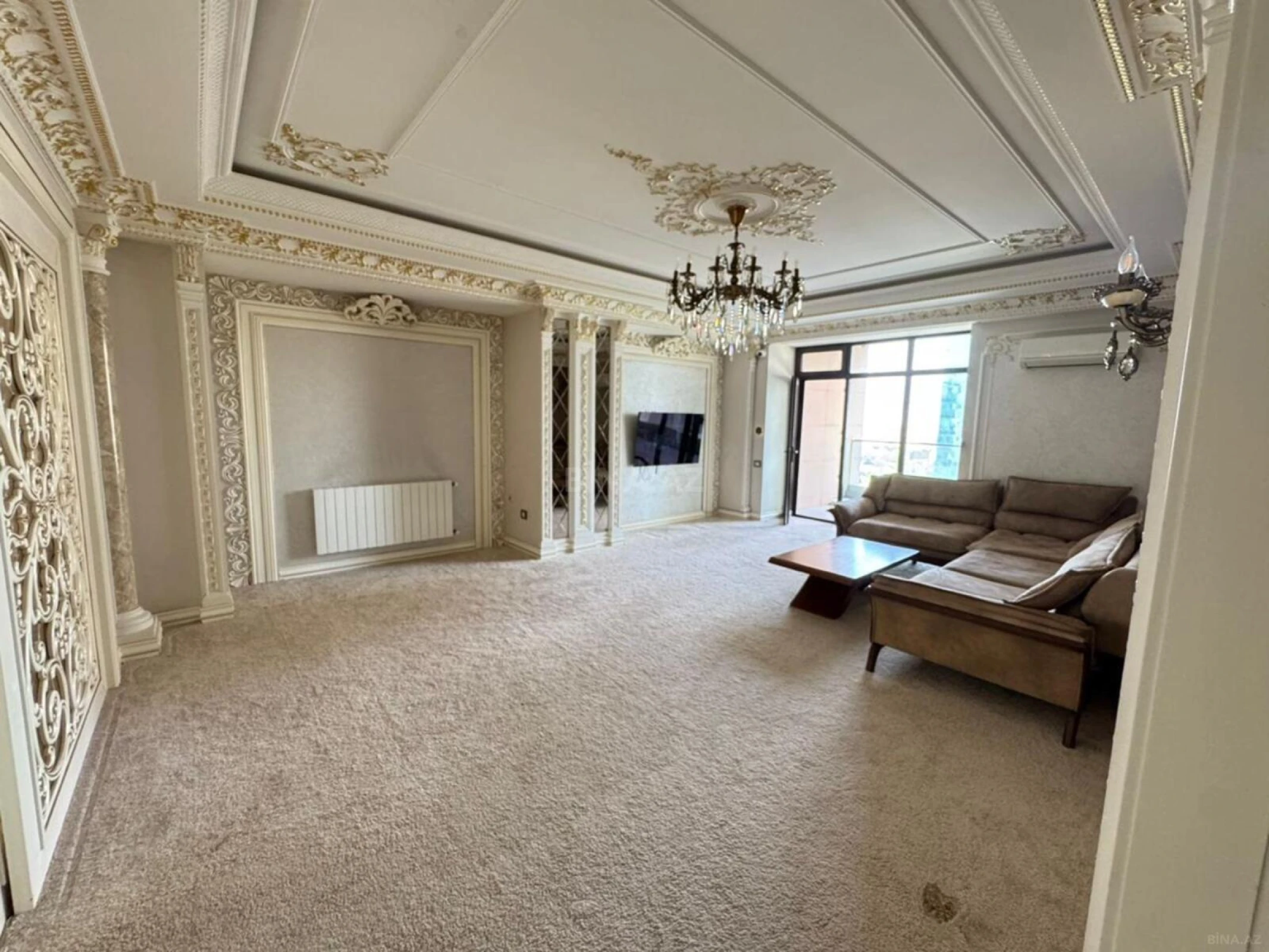 Satılır 3 otaqlı mənzil 178 m²