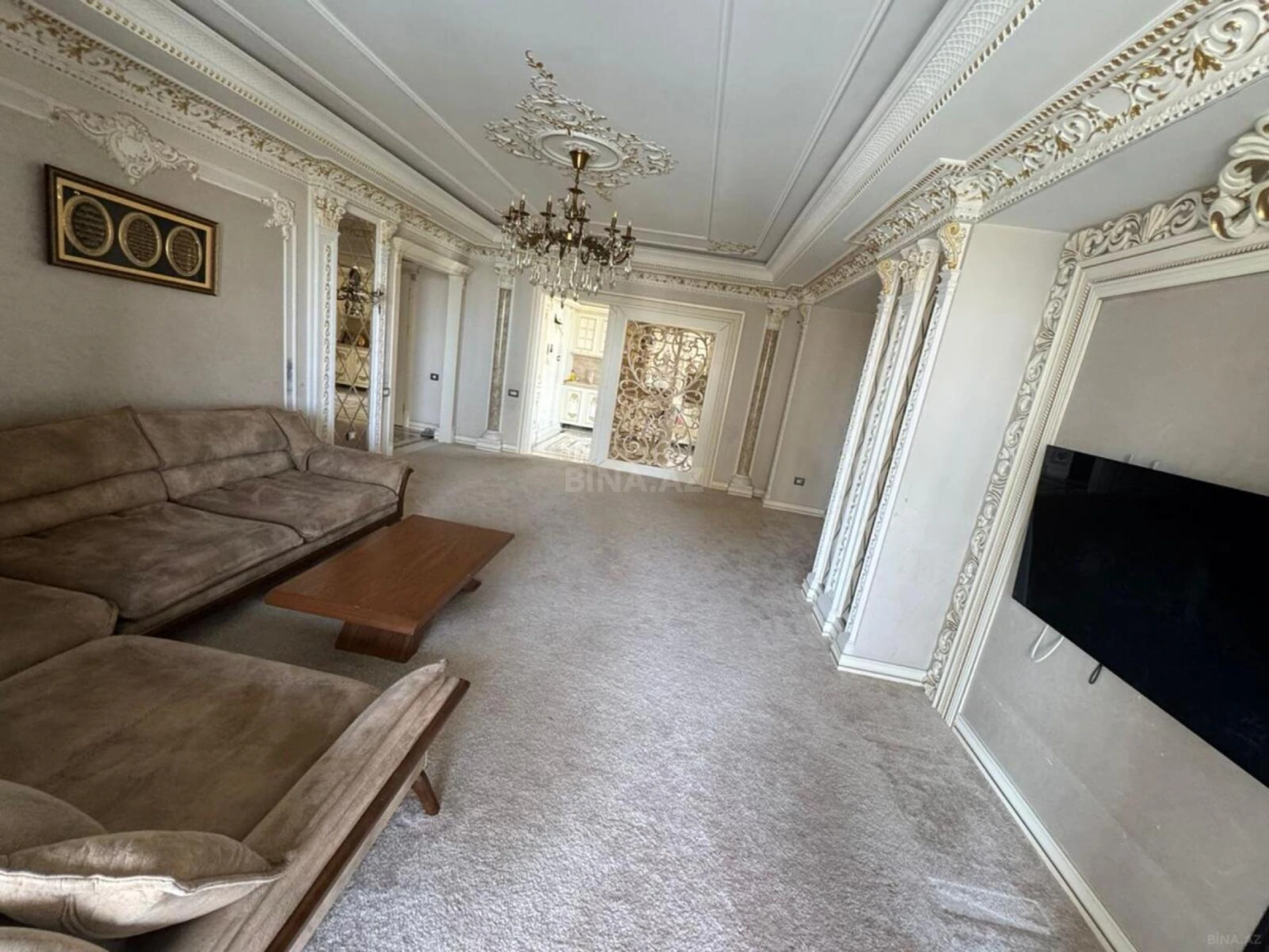 Satılır 3 otaqlı mənzil 178 m²