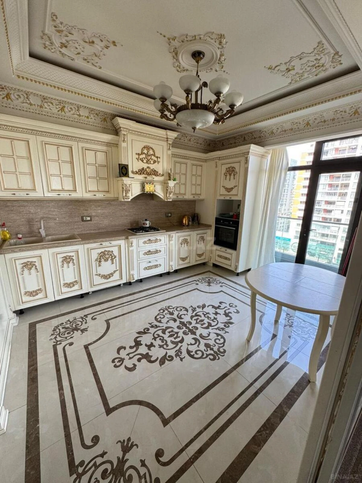 Satılır 3 otaqlı mənzil 178 m²