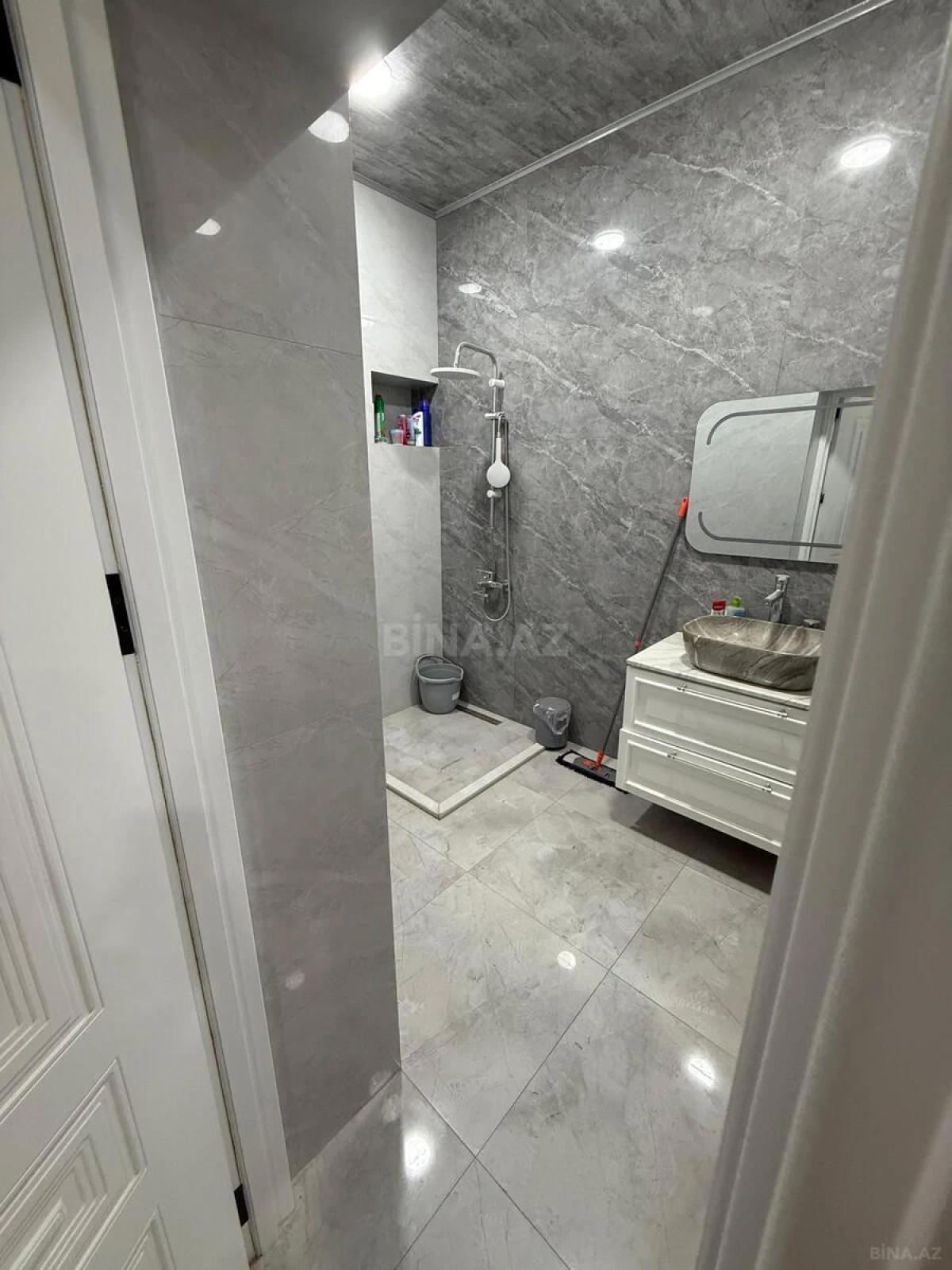Satılır 5 otaqlı həyət evi 309 m²