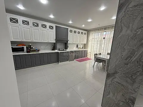 Satılır 5 otaqlı həyət evi 309 m²