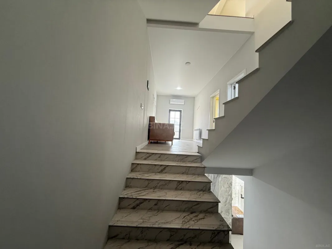 Satılır 5 otaqlı həyət evi 309 m²