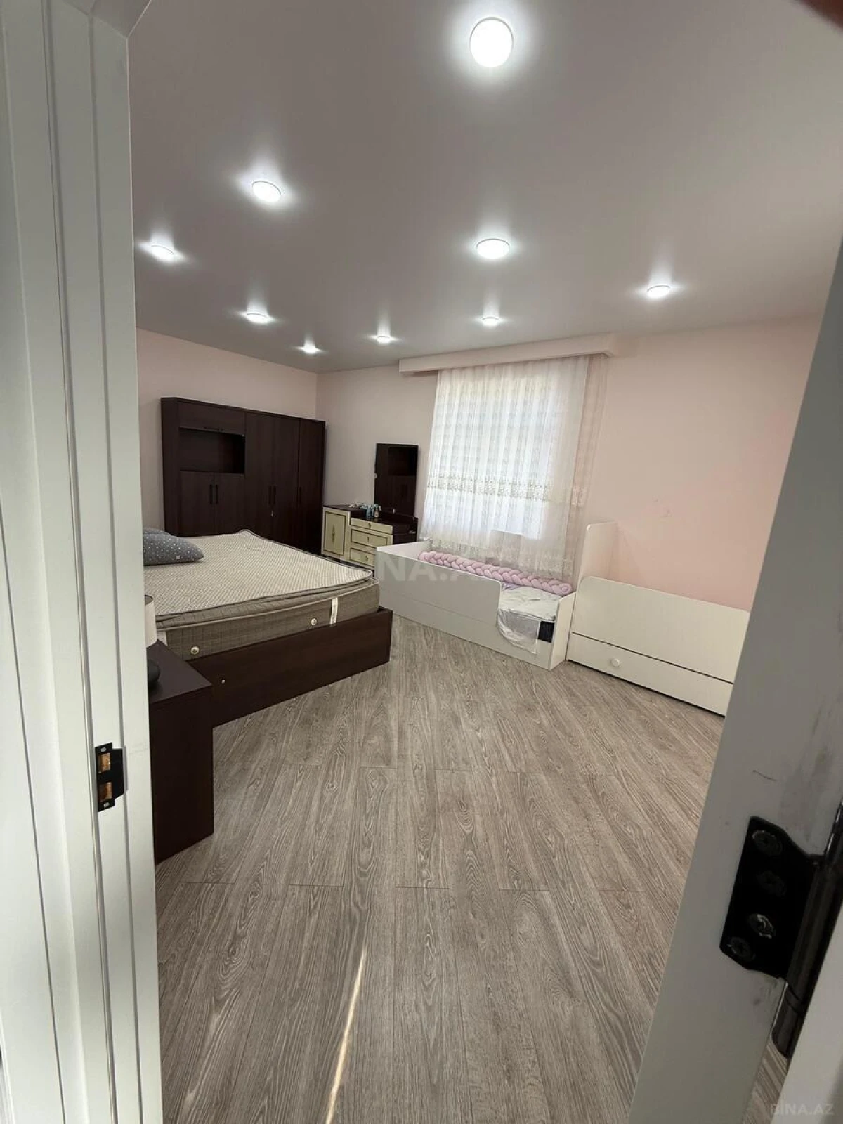Satılır 5 otaqlı həyət evi 309 m²