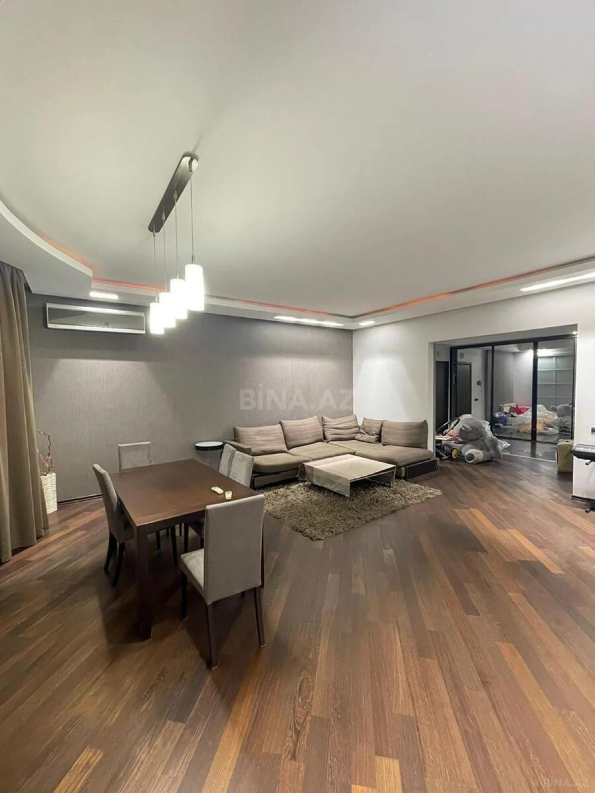 Kirayə verilir 3 otaqlı mənzil 140 m²