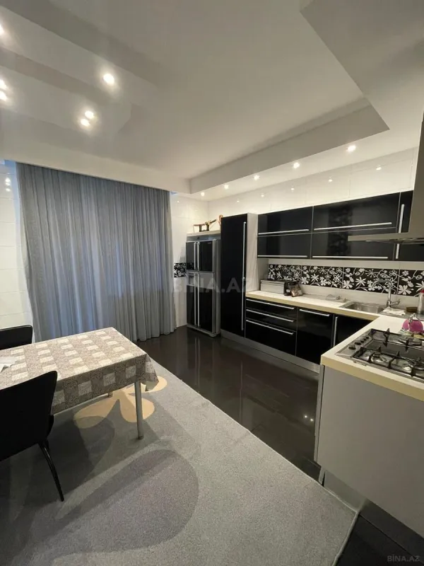 Kirayə verilir 3 otaqlı mənzil 140 m²