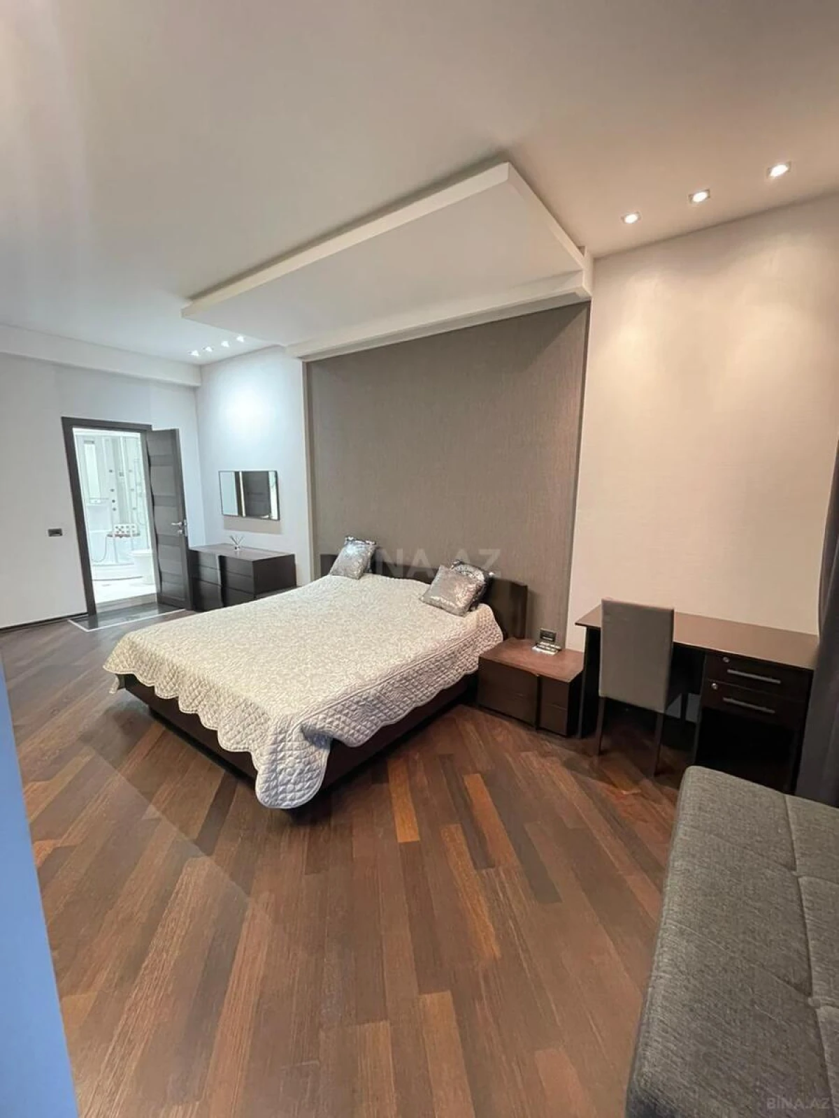 Kirayə verilir 3 otaqlı mənzil 140 m²