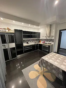 Kirayə verilir 3 otaqlı mənzil 140 m²