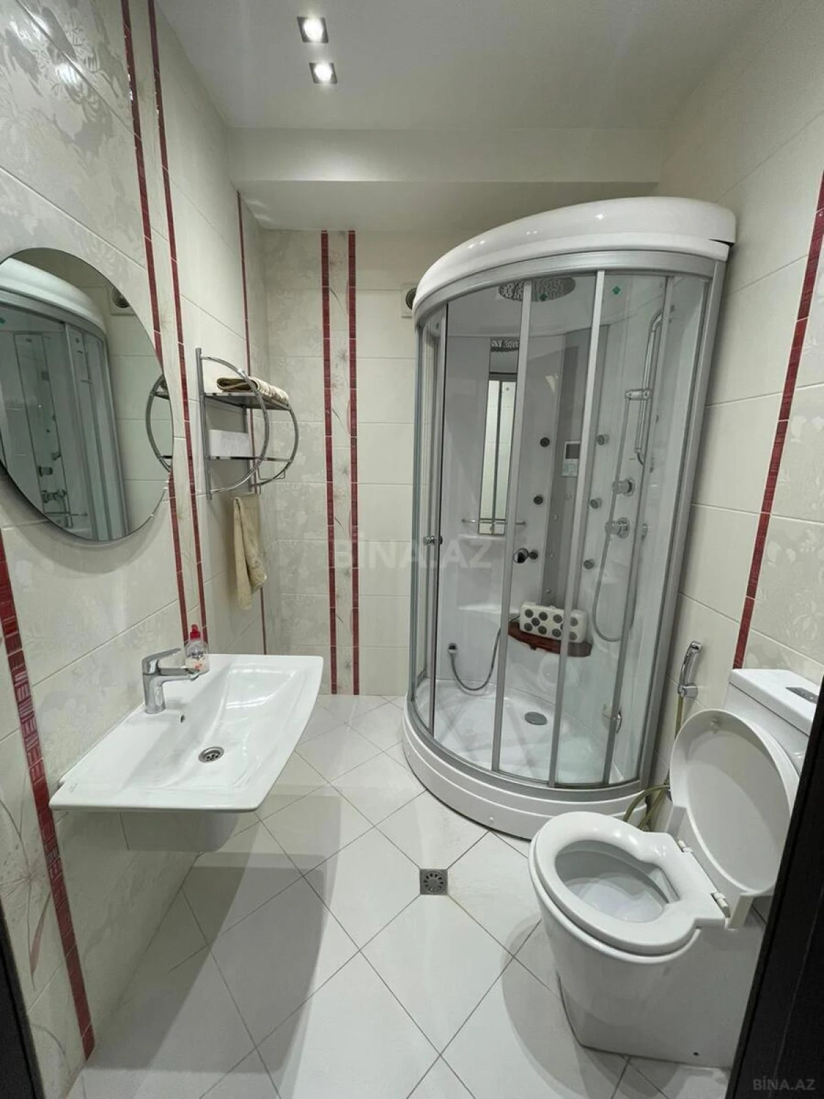 Kirayə verilir 3 otaqlı mənzil 140 m²