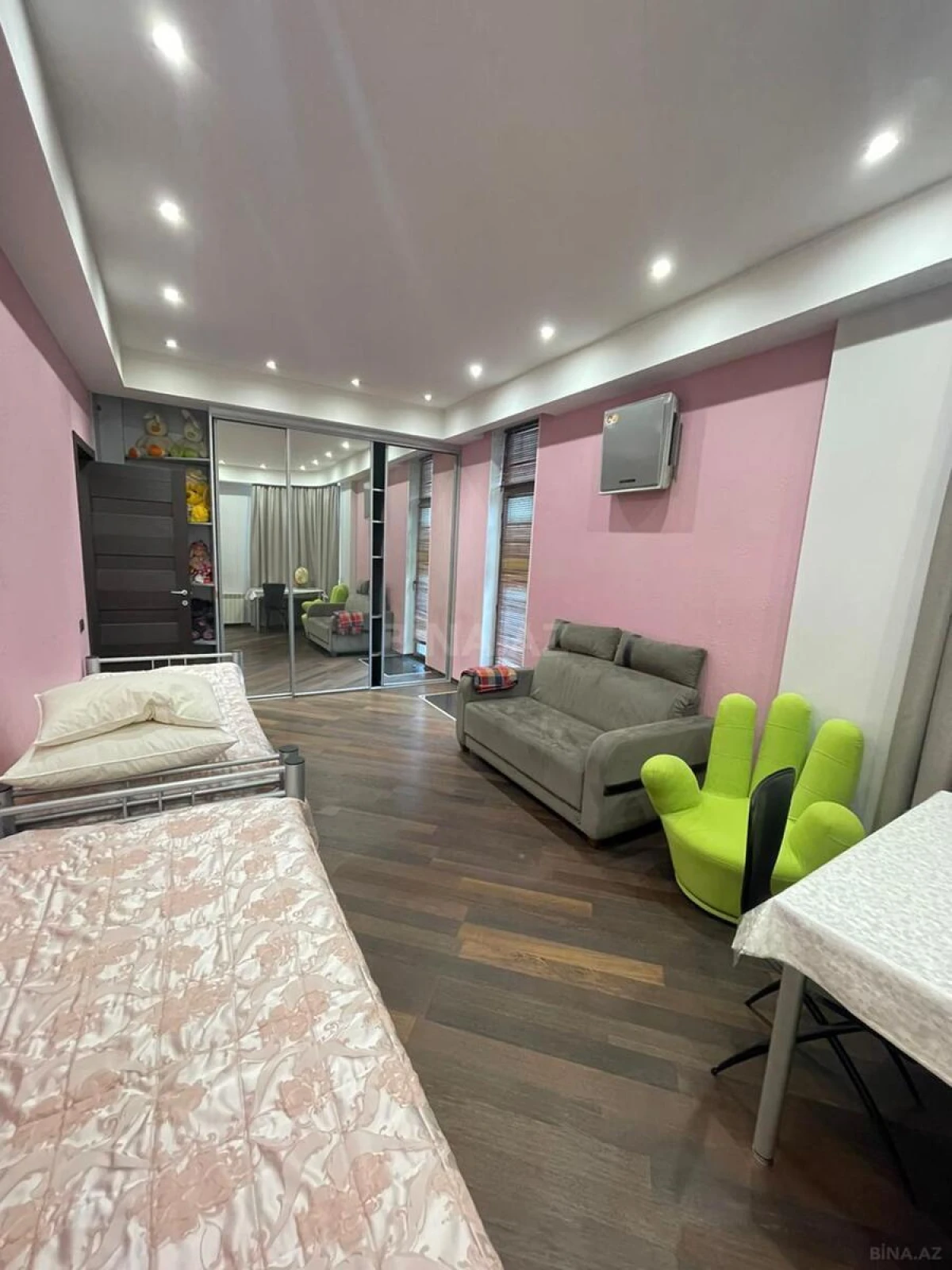 Kirayə verilir 3 otaqlı mənzil 140 m²