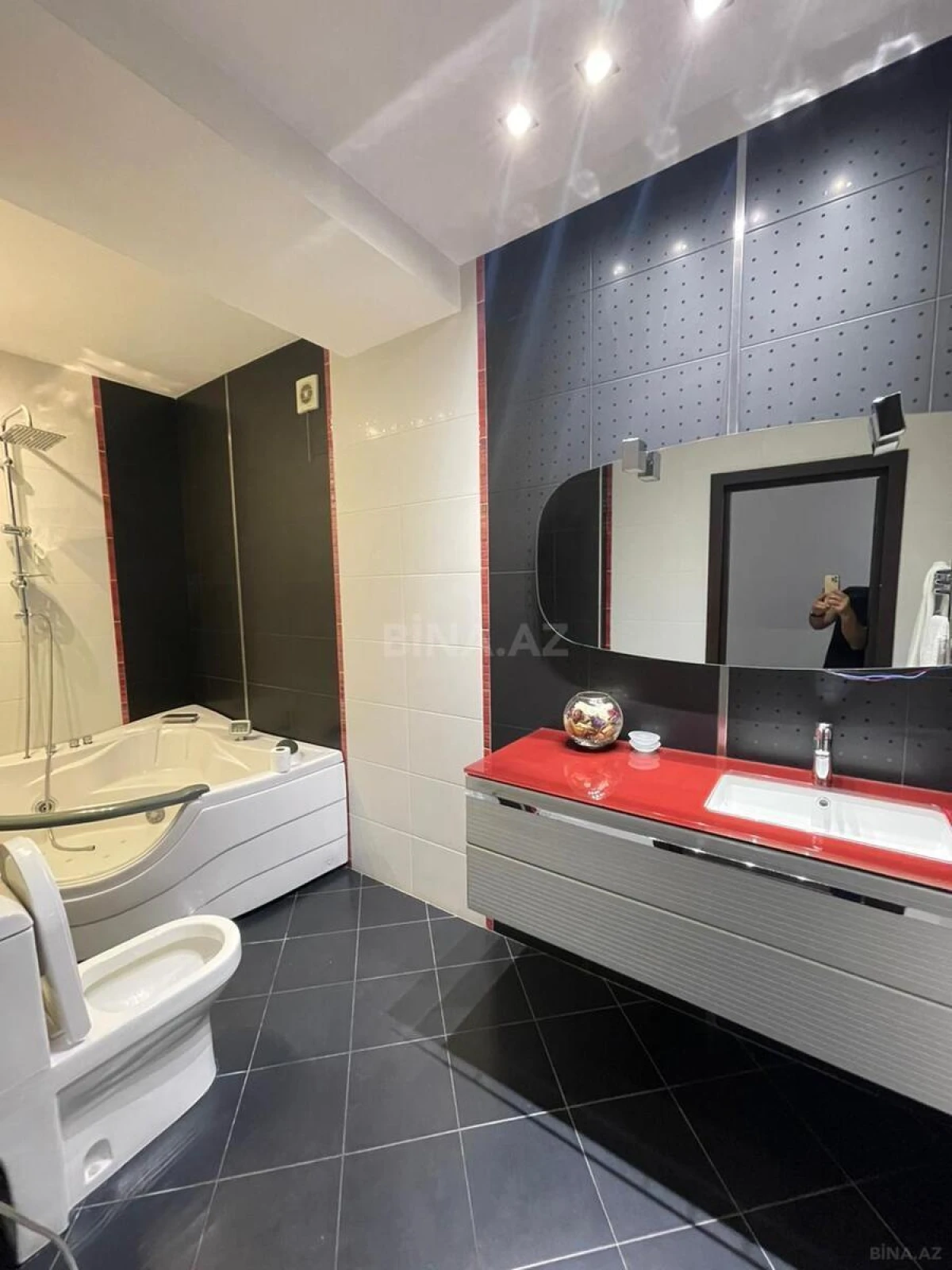 Kirayə verilir 3 otaqlı mənzil 140 m²