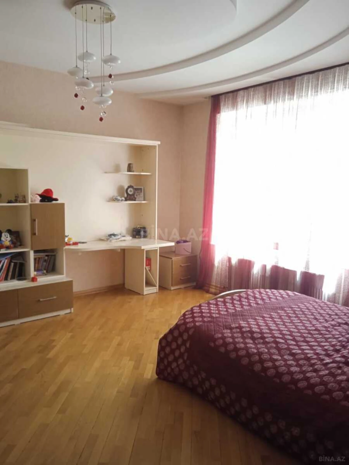 Satılır 5 otaqlı həyət evi 340 m²
