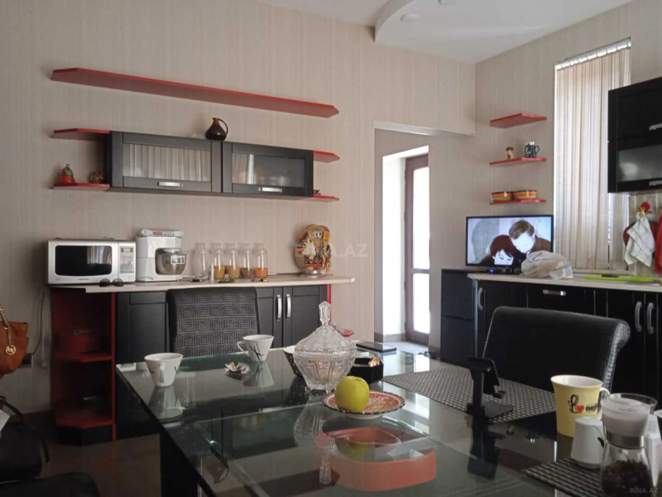 Satılır 5 otaqlı həyət evi 340 m²