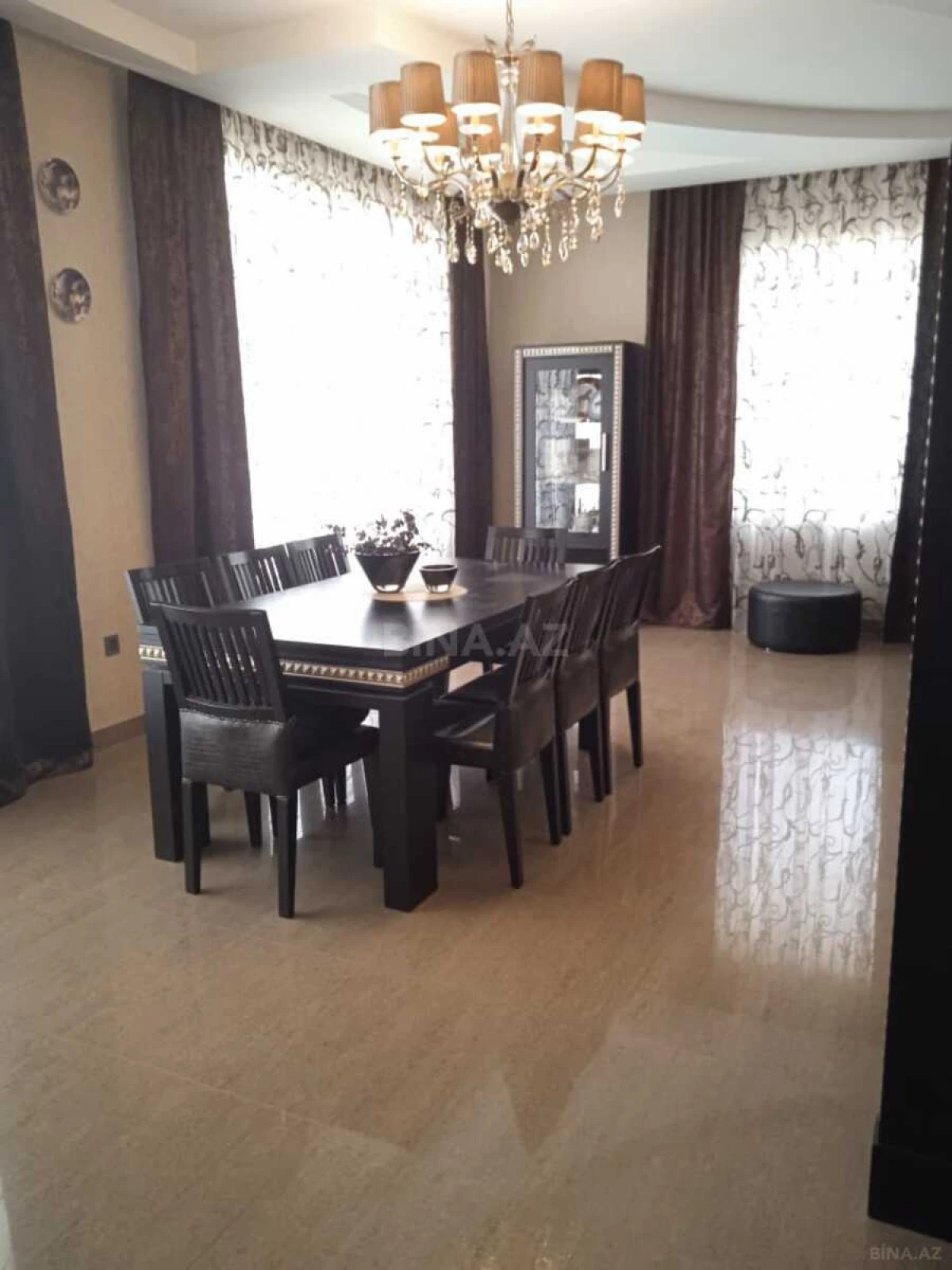 Satılır 5 otaqlı həyət evi 340 m²